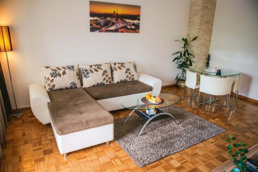 Apartment Arena White Belgrad Exteriör bild